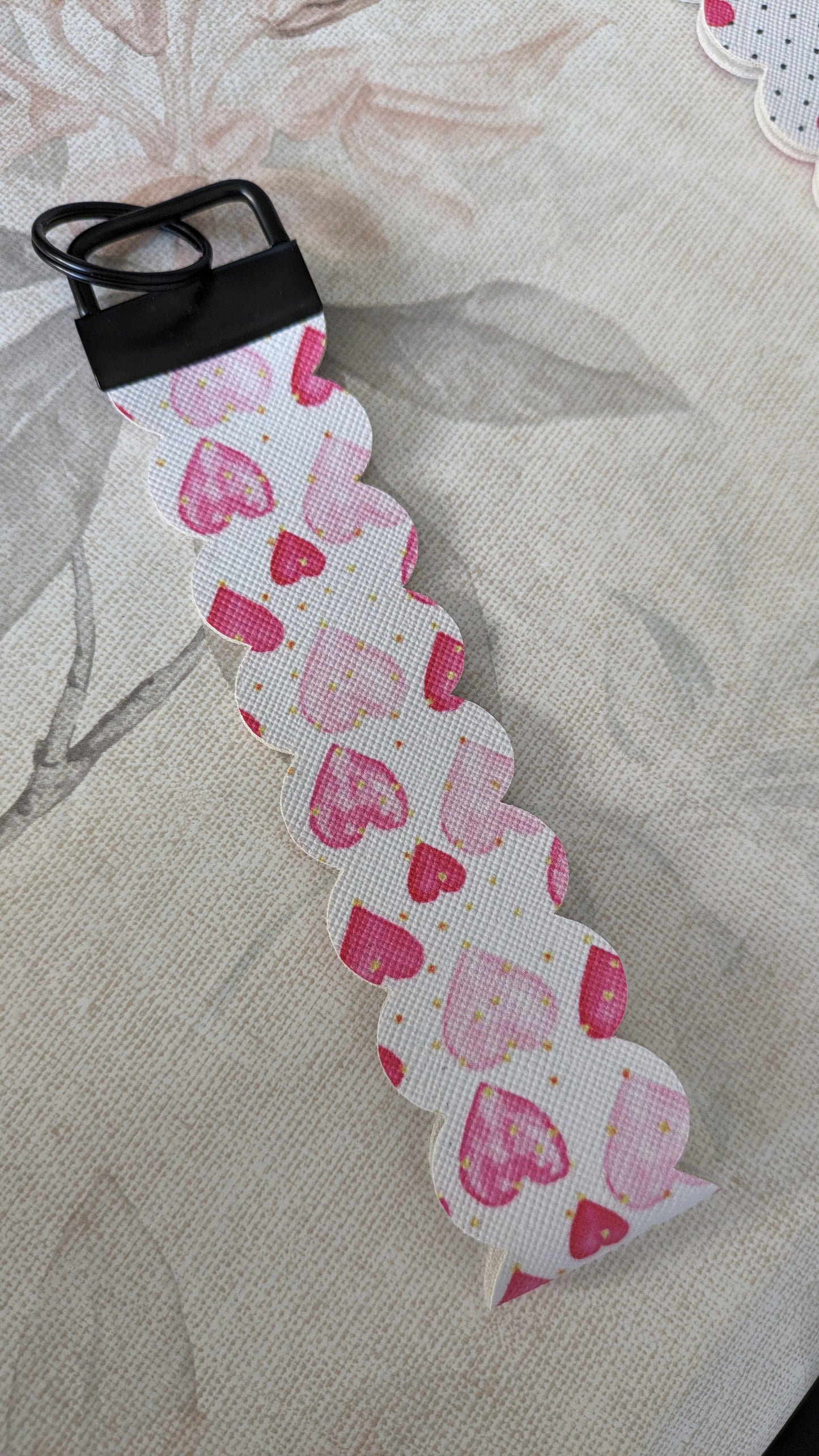 Wristlet Hearts scallop