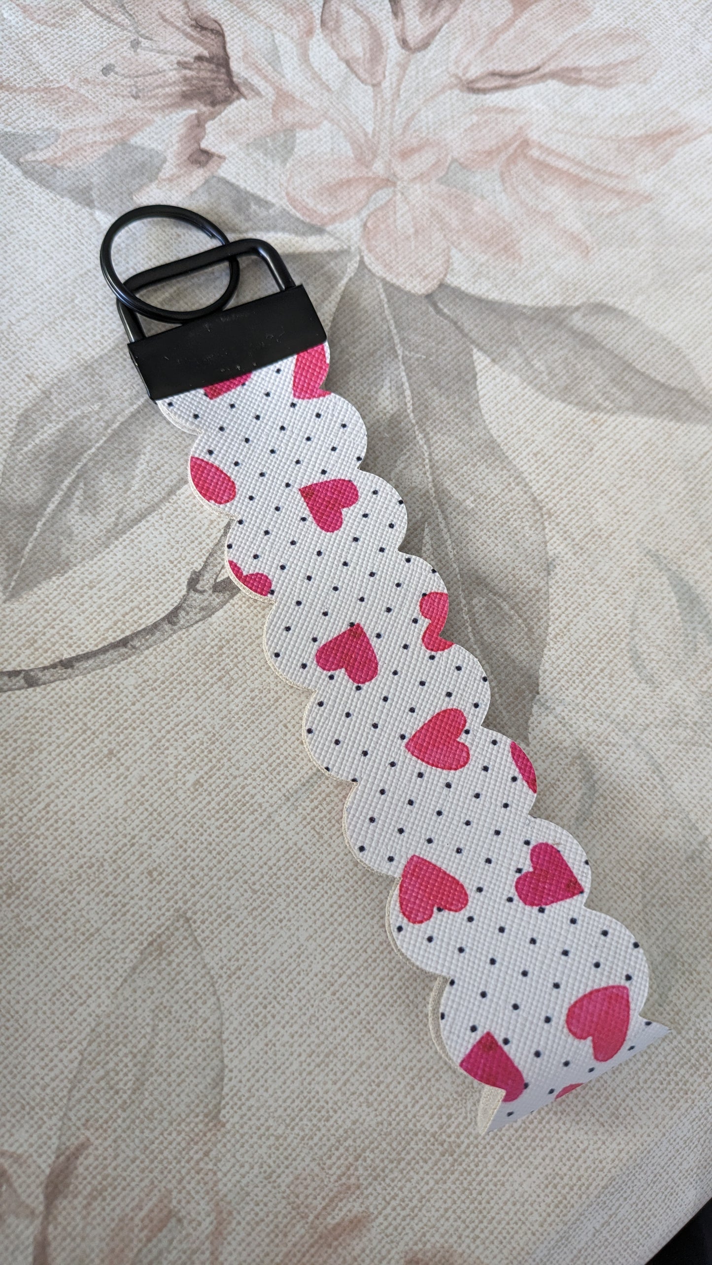 Wristlet Hearts scallop