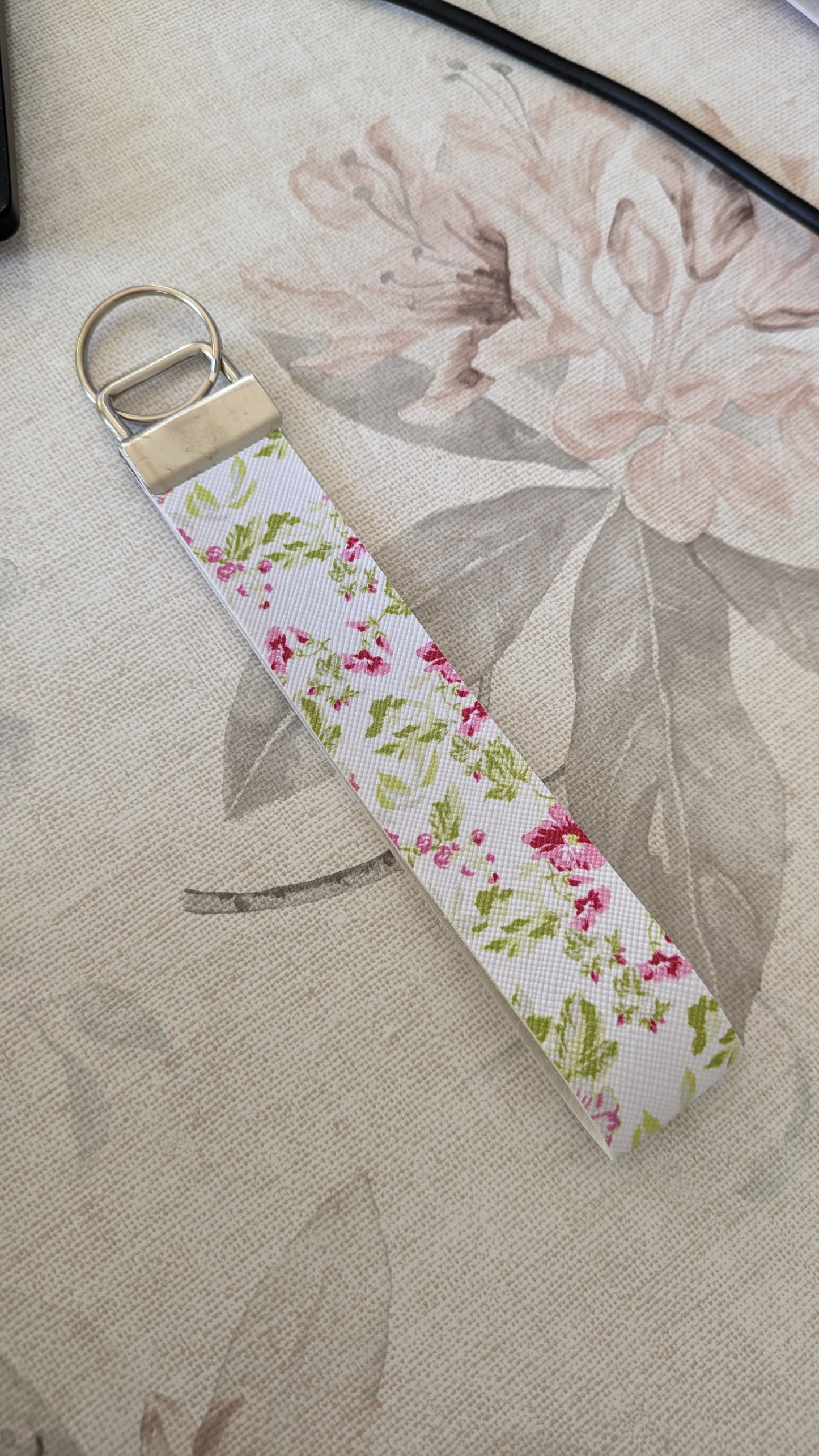 White - flower wristlet