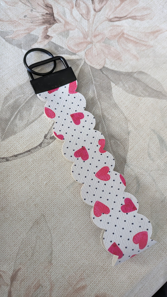 Wristlet Hearts scallop
